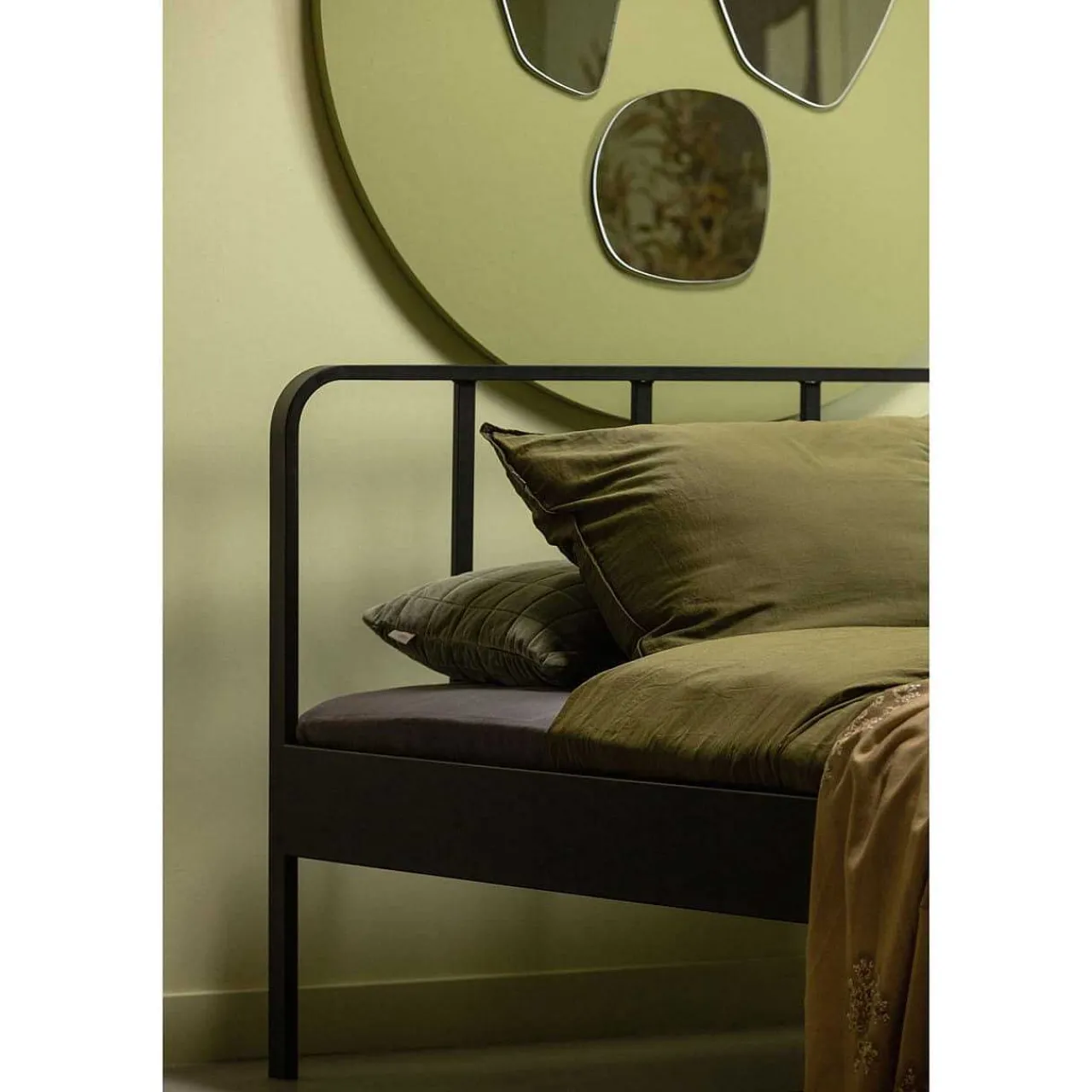 mutoni living Bett Mees Metall Schwarz 160X200> Betten