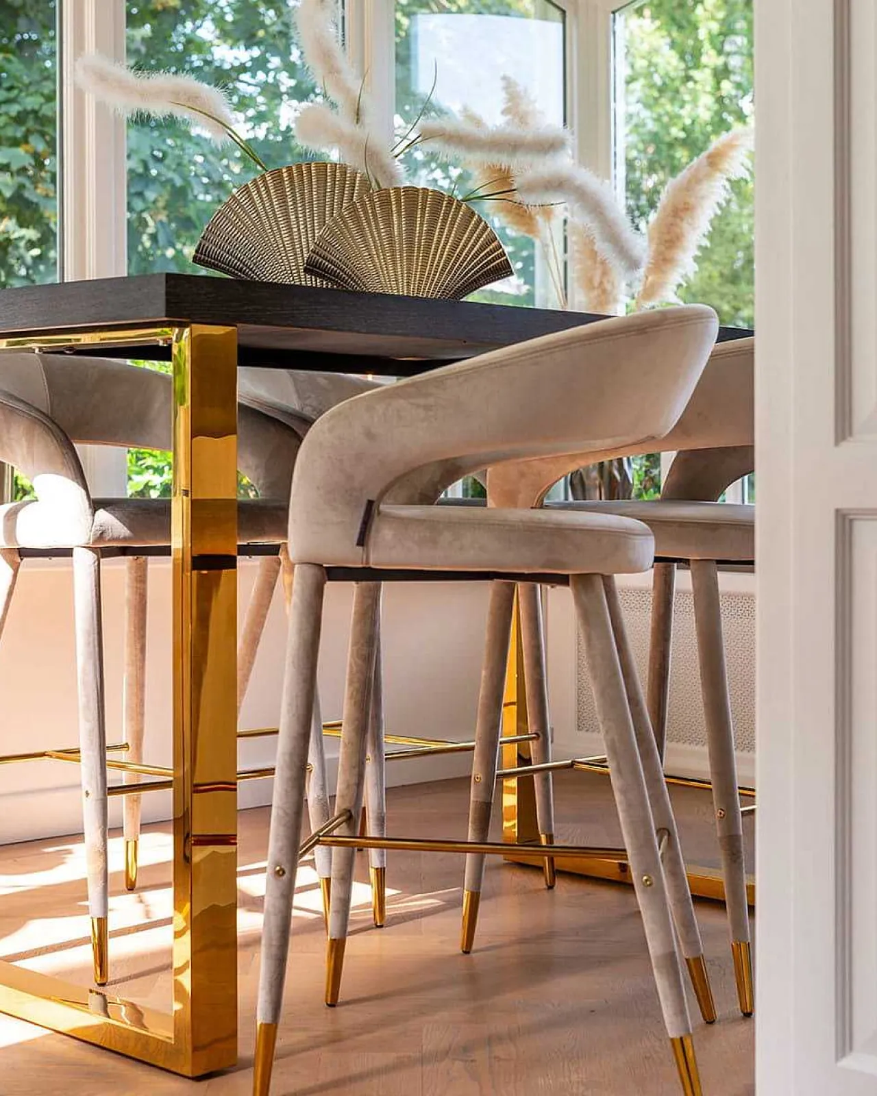 Richmond Interiors Stehtisch Blackbone Schwarz Gold 160> Bartische