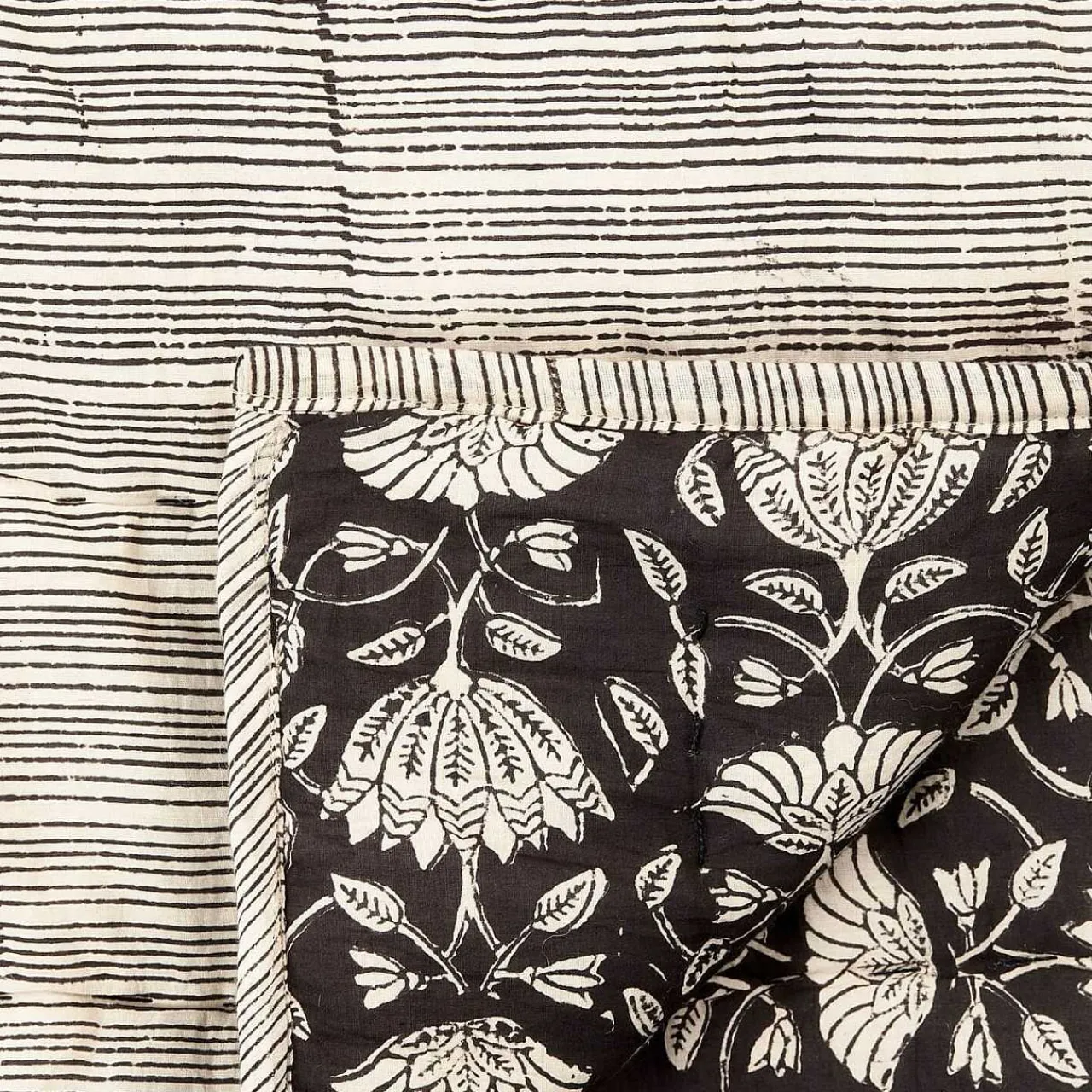mutoni living Steppdecke Blend Schwarz/Offwhite 220X265> Tagesdecken & Plaids