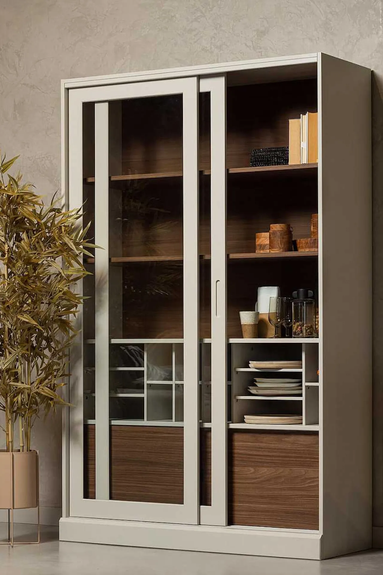 mutoni living Vitrinenschrank James Kiefer Grau 125X200> Vitrinen