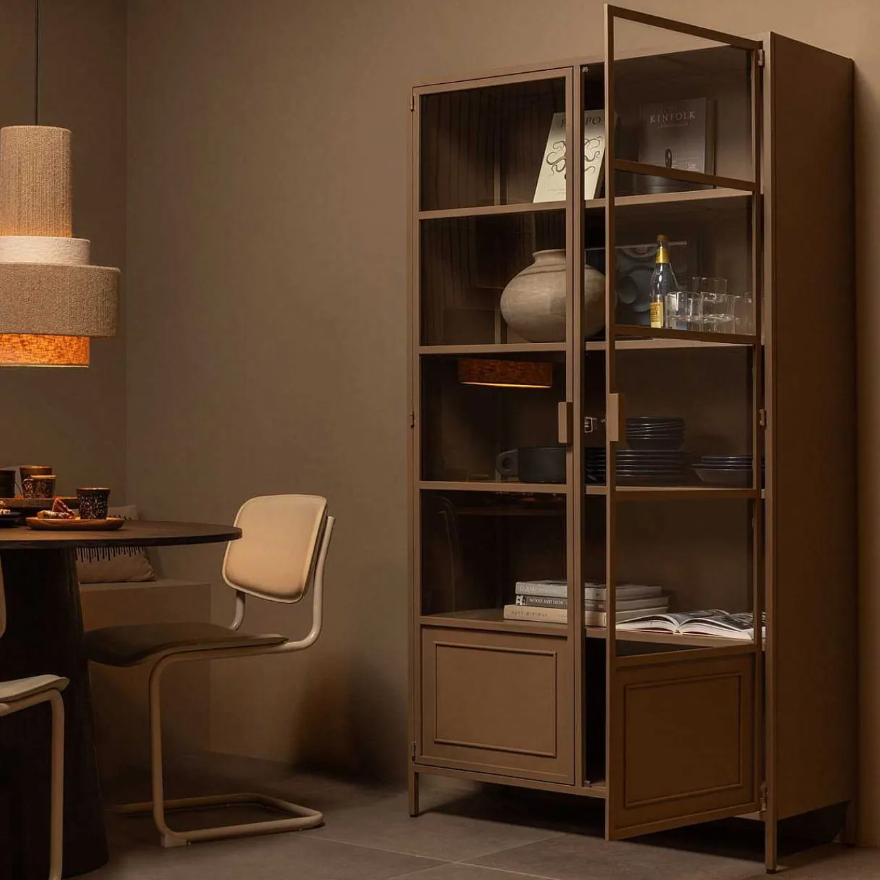 mutoni living Vitrinenschrank Ronja Militarbraun 110X189> Vitrinen